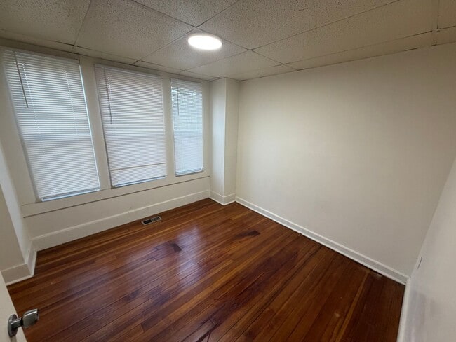 Building Photo - 225 Oakland St