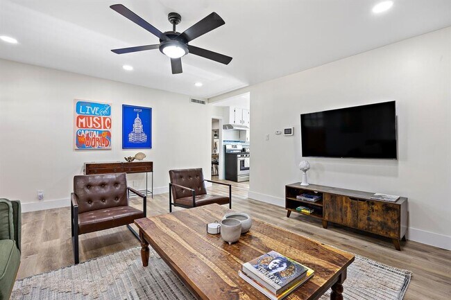 Foto del edificio - 1317 Cloverleaf Dr