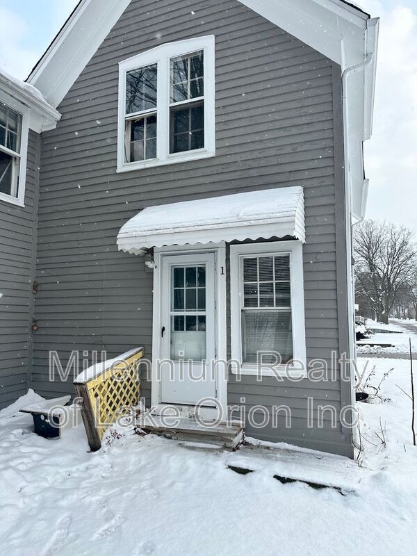 Building Photo - 734 W Oregon St