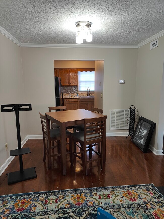 Comida - 315 McBrien Rd