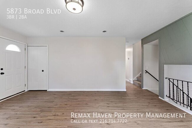 Foto del edificio - 5873 Broad Blvd, North Ridgeville- Spaciou...