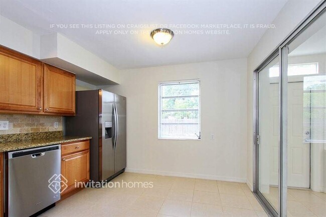 Foto del edificio - 2449 Chandler Ave