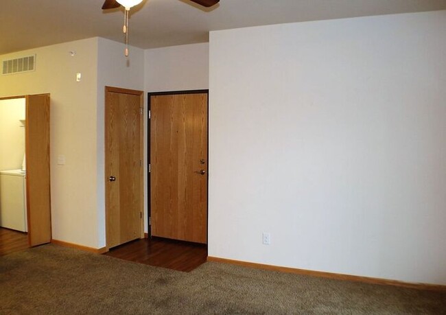 Building Photo - $975 | 2 Bedroom, 2 Bathroom Condo | Suble...