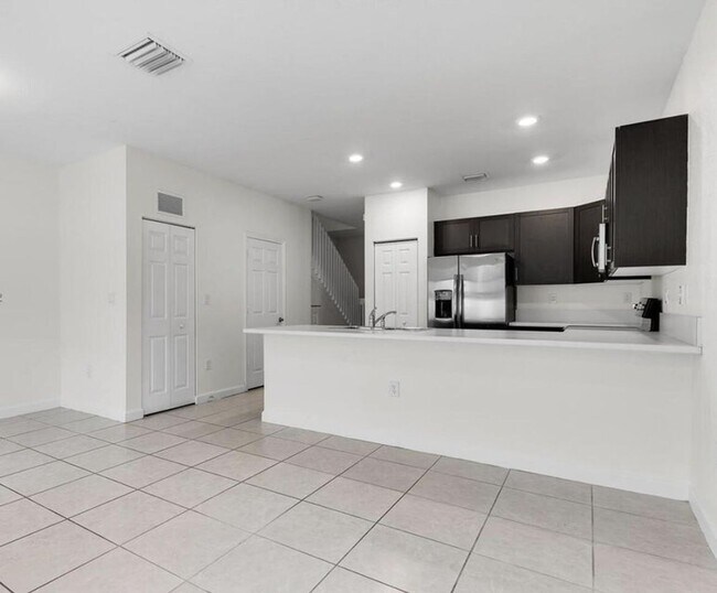 Foto del edificio - 10606 West 33rd Ct