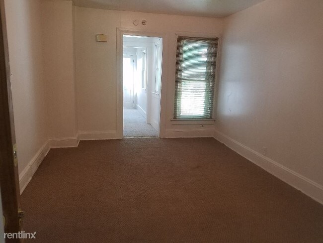 Building Photo - 2 br, 1 bath Apartment - 228 W 20th 2 Unit 2