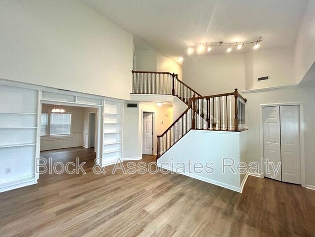 Building Photo - 232 Haywicke Pl