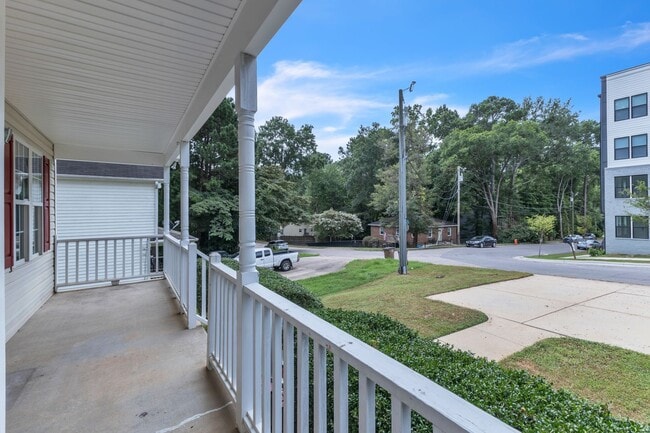 Building Photo - 3 Bedroom, 2 Bath Downtown Wake Forest Home!