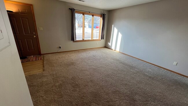 Sala de estar - 2204 S Holt Ave