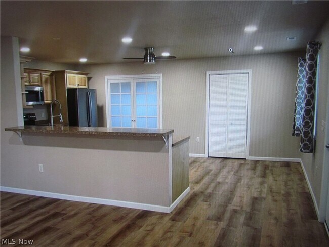 Building Photo - 2270 Breezewood Ave