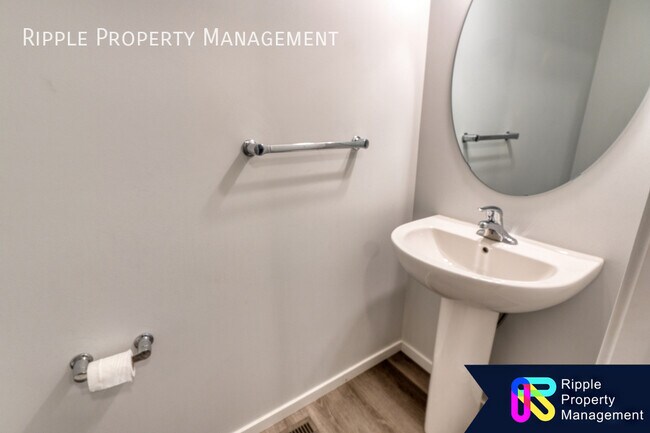 Building Photo - Modern 3 Beds, 2.5 Baths TownHouse | Avail...