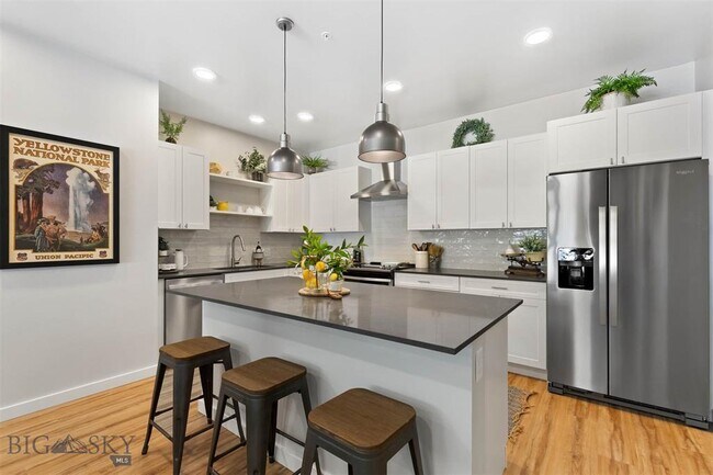 Foto del edificio - 2221 Willow Dr