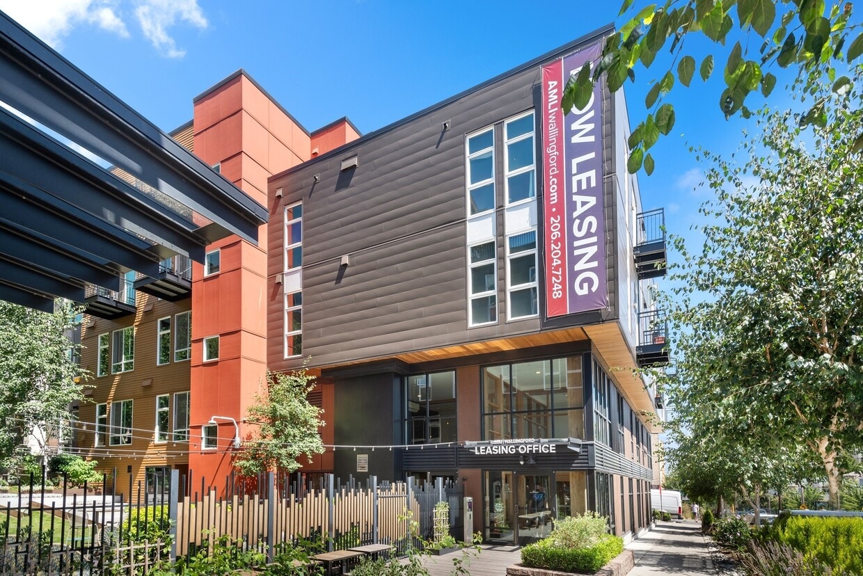AMLI Wallingford Apartments in Seattle, WA