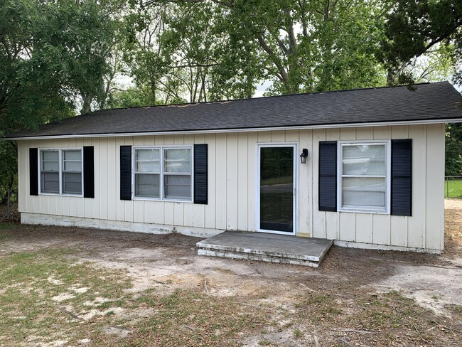 Building Photo - 504 Karen Dr