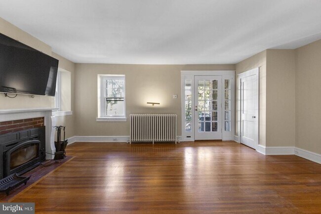 Foto del edificio - 706 Carpenter Ln