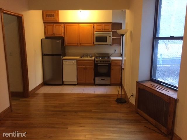 Foto principal - 303 W 48th St