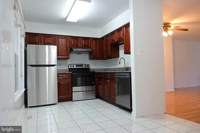 Building Photo - 14739 Yearling Terrace