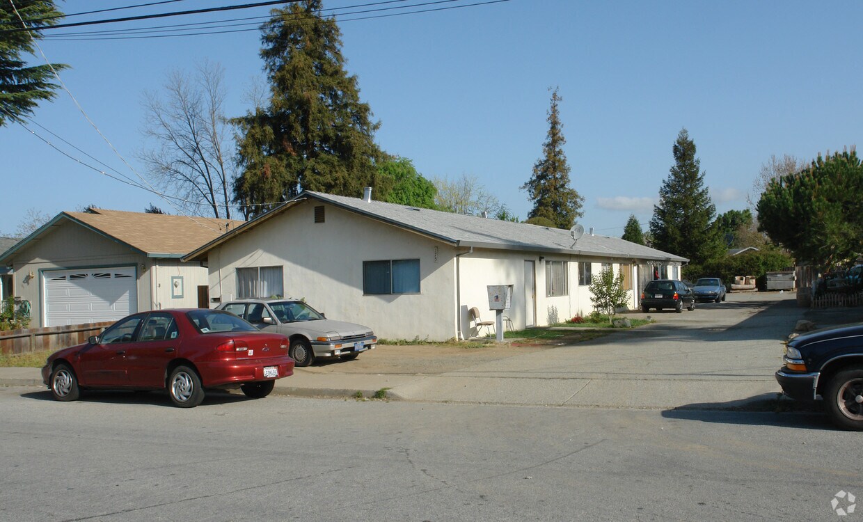 Foto del edificio - 175-185 Ronan Ave