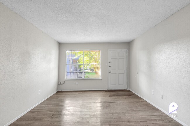 Foto del edificio - 11810 Algonquin Dr