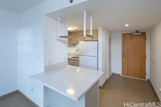 Building Photo - 545 Queen St