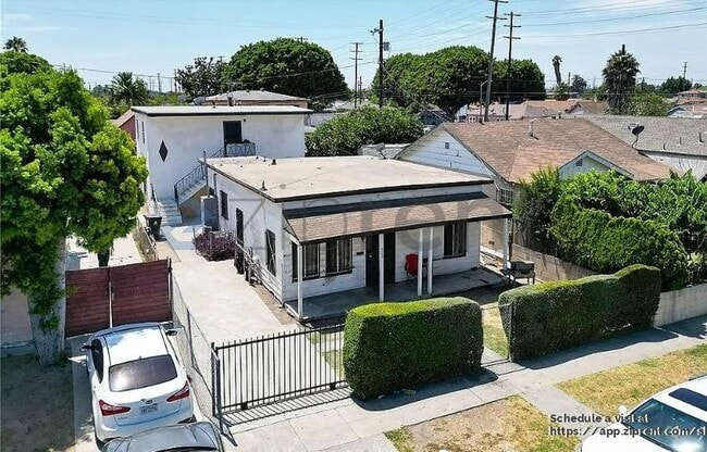 Building Photo - 910 E 90th St