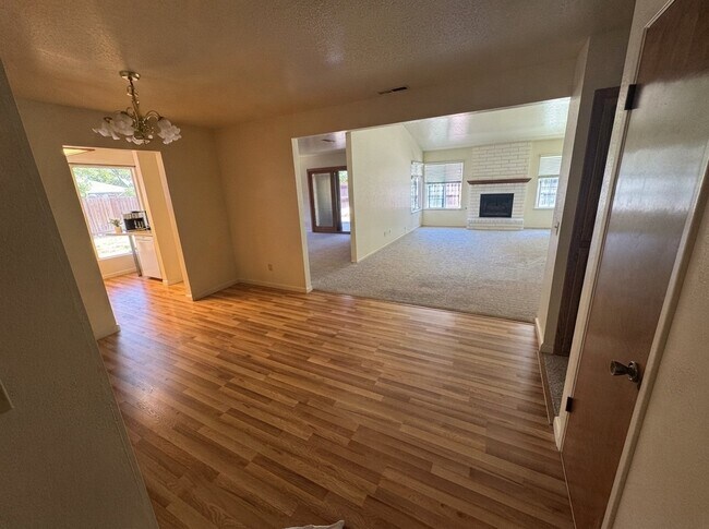 Building Photo - 398 Corrida Dr