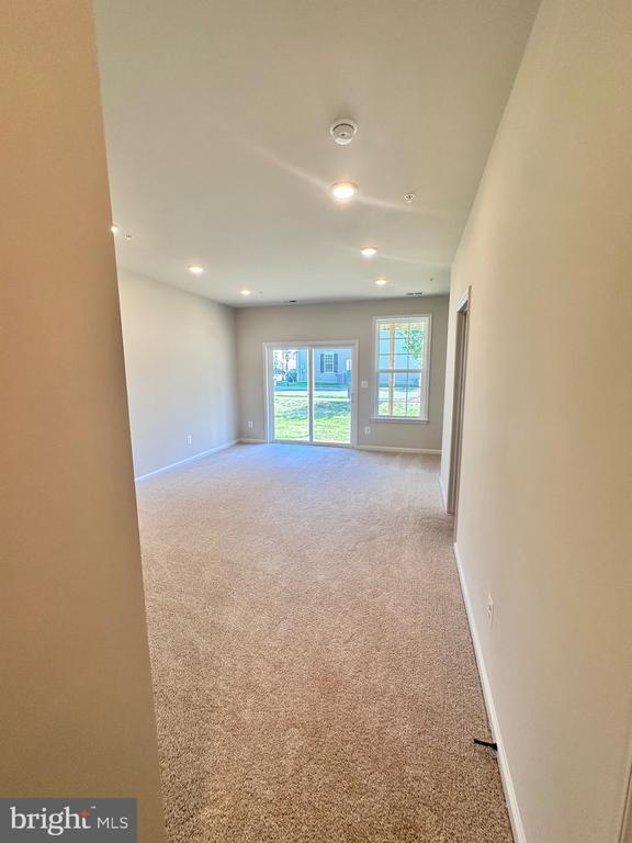 Building Photo - 108 Spring Bank Way