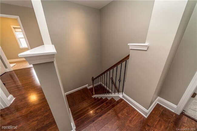 Foto del edificio - 4 br, 2.5 bath House - 107 Glade Valley Ave