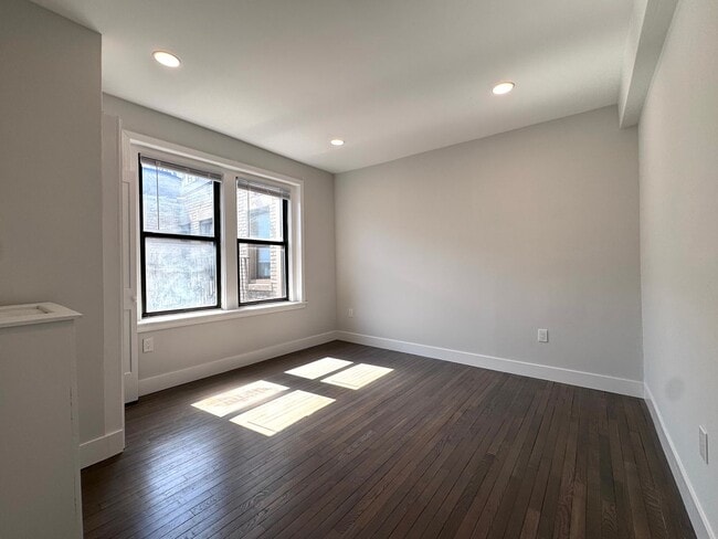 Building Photo - RENOVATED AND SUNNY STUDIO IN FENWAY WITH LAUNDRY IN-UNIT