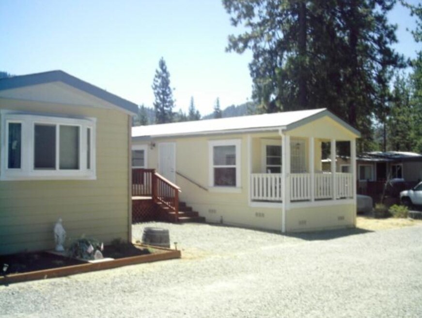 Whispering Pines Mobile Home Park Apartments in Weaverville, CA