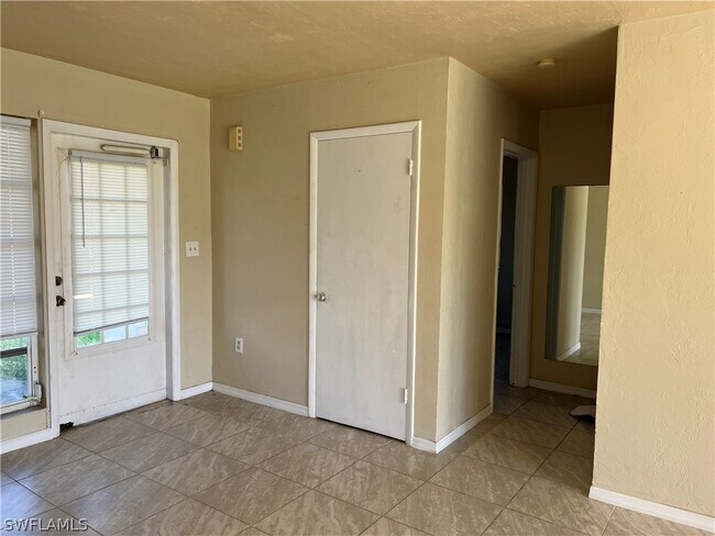 Foto del edificio - 21155 Meehan Ave