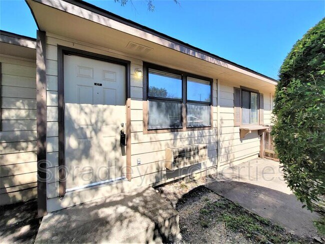 Foto del edificio - 608 John Paul Jones Dr