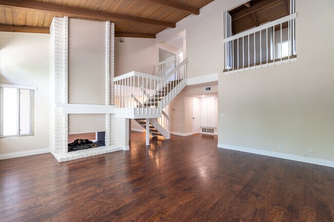 Building Photo - 2516 N Tustin Ave