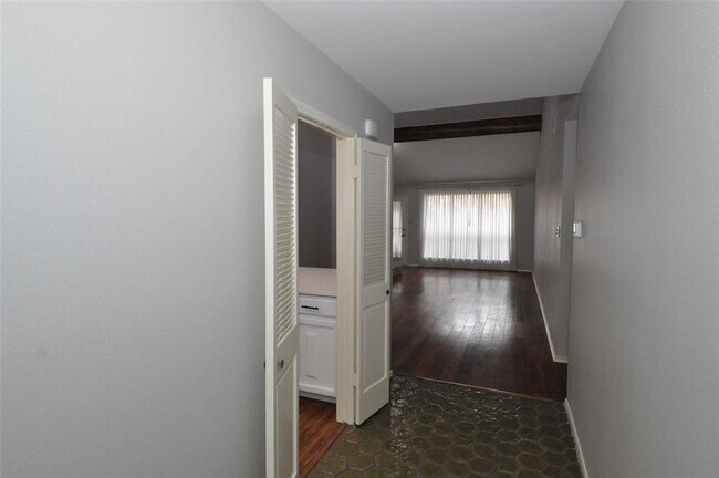 Building Photo - 3700 Steck Ave