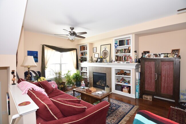 Foto del edificio - 120 Lakeshore Dr