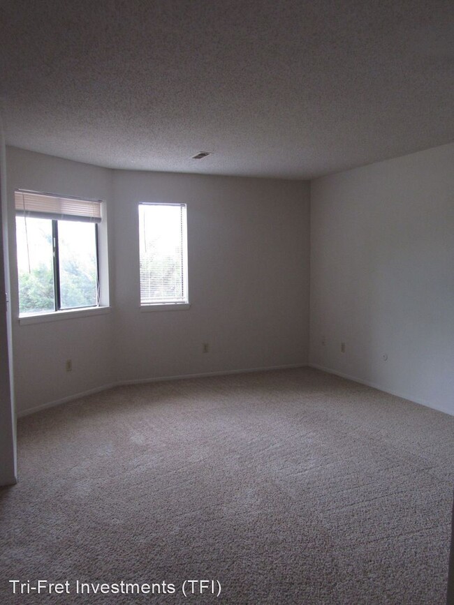 Foto del edificio - 3326-3343 S Fairway Ave