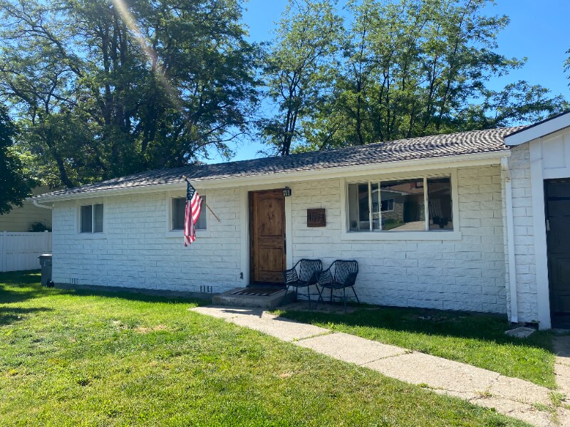 Building Photo - 1671 W Victory Rd