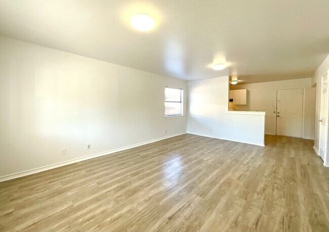 Foto del edificio - **APPLICATION RECEIVED** **MOVE IN SPECIAL** Ready 3-Bedroom Just Minutes from I-35!