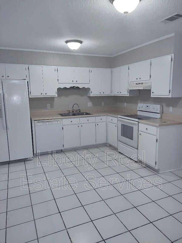 Building Photo - 632 Lee Rd