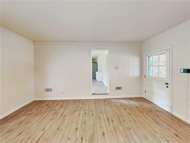 Building Photo - 3908 Bellair Dr
