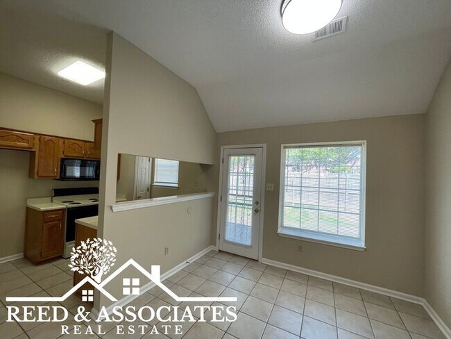Building Photo - 3 Bedroom in Bartlett Raleigh Area