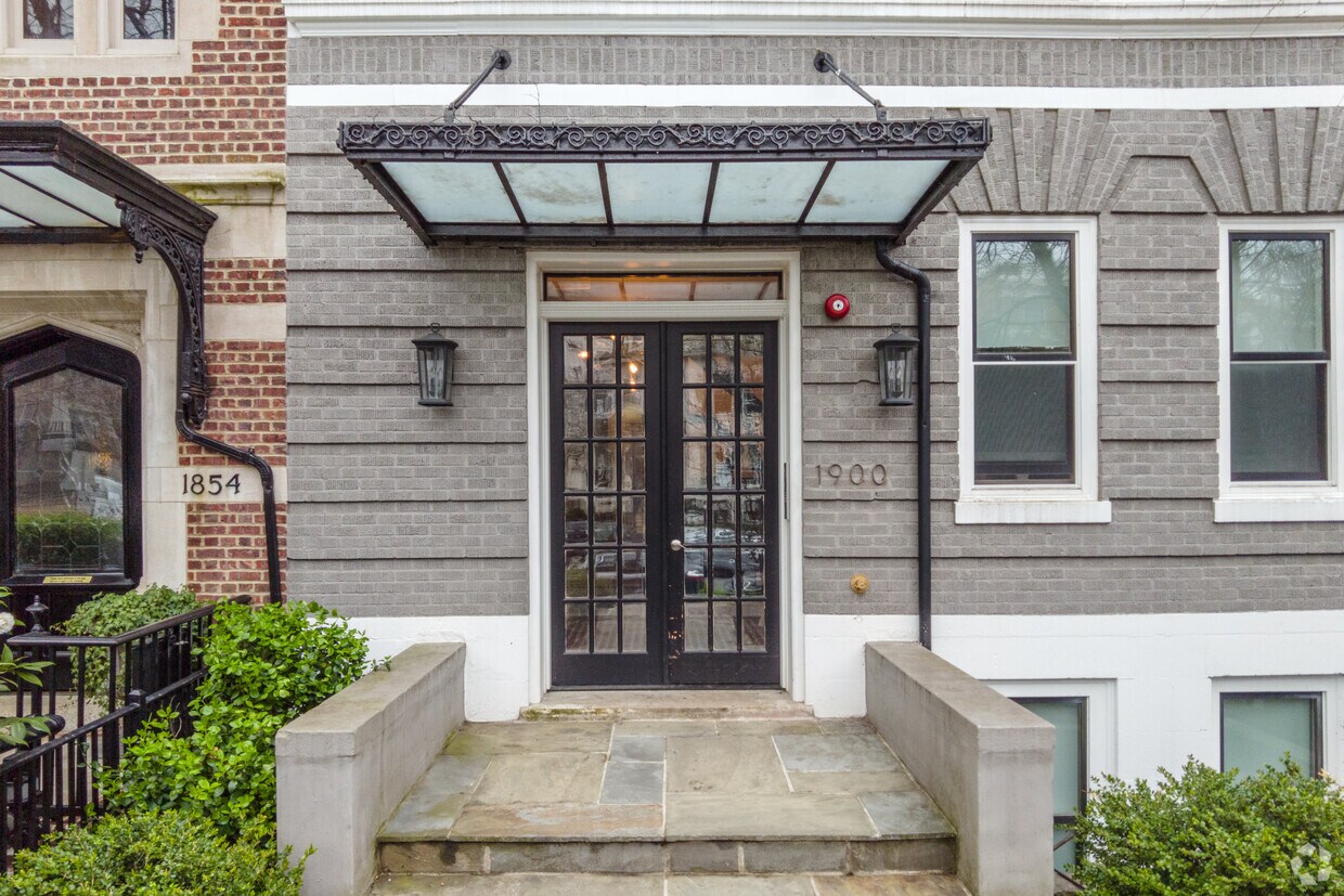 Entrance - 1900 Biltmore St NW