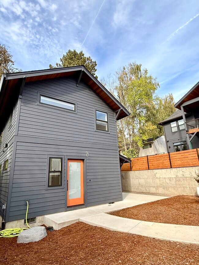 Casa llena - 7419 SW 36th Ave