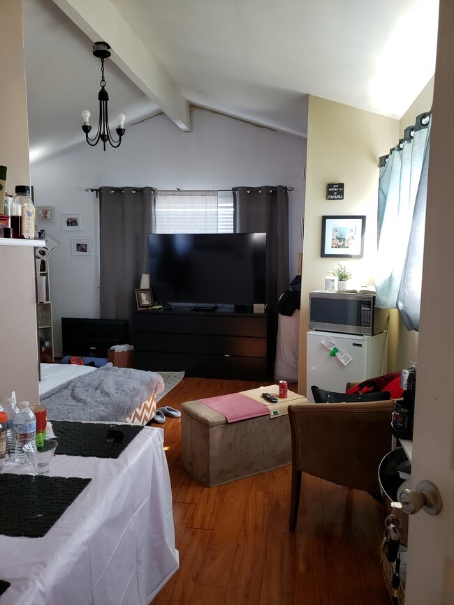 Building Photo - 16020 Firmona Ave