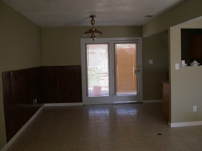 Foto del edificio - 3 Bedroom House in Garland, TX