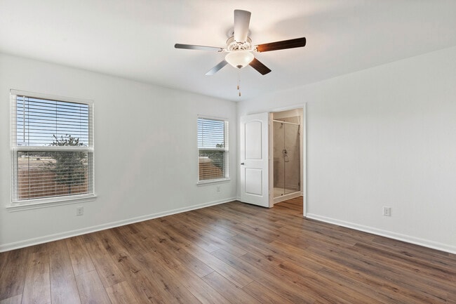 Building Photo - 4410 Banting Crescent