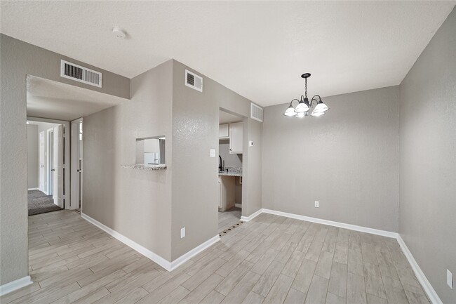 Building Photo - 8100 Creekbend Dr