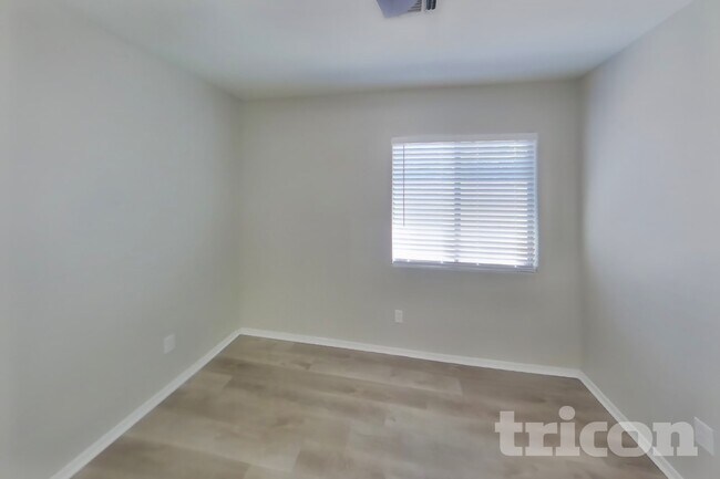 Foto del edificio - 8529 W Hughes Dr