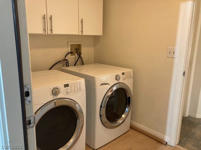 Foto del edificio - 5449 Big Sky Ln