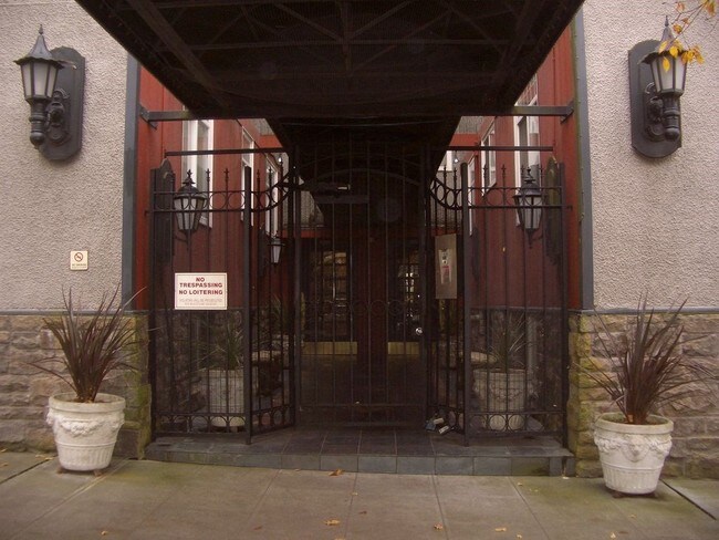Building Photo - Condo in Downtown Seattle - Near Harborview