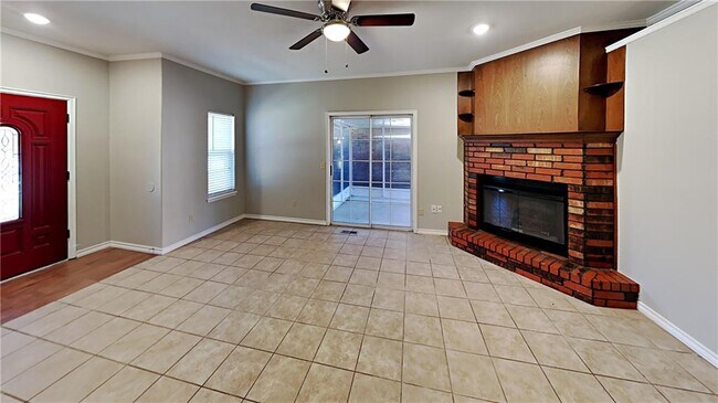 Foto del edificio - 2120 S Robinson Ave
